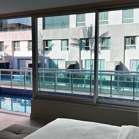 Jade Hotel Brasilia Candangolandia Экстерьер фото A view of the pool from a guest room