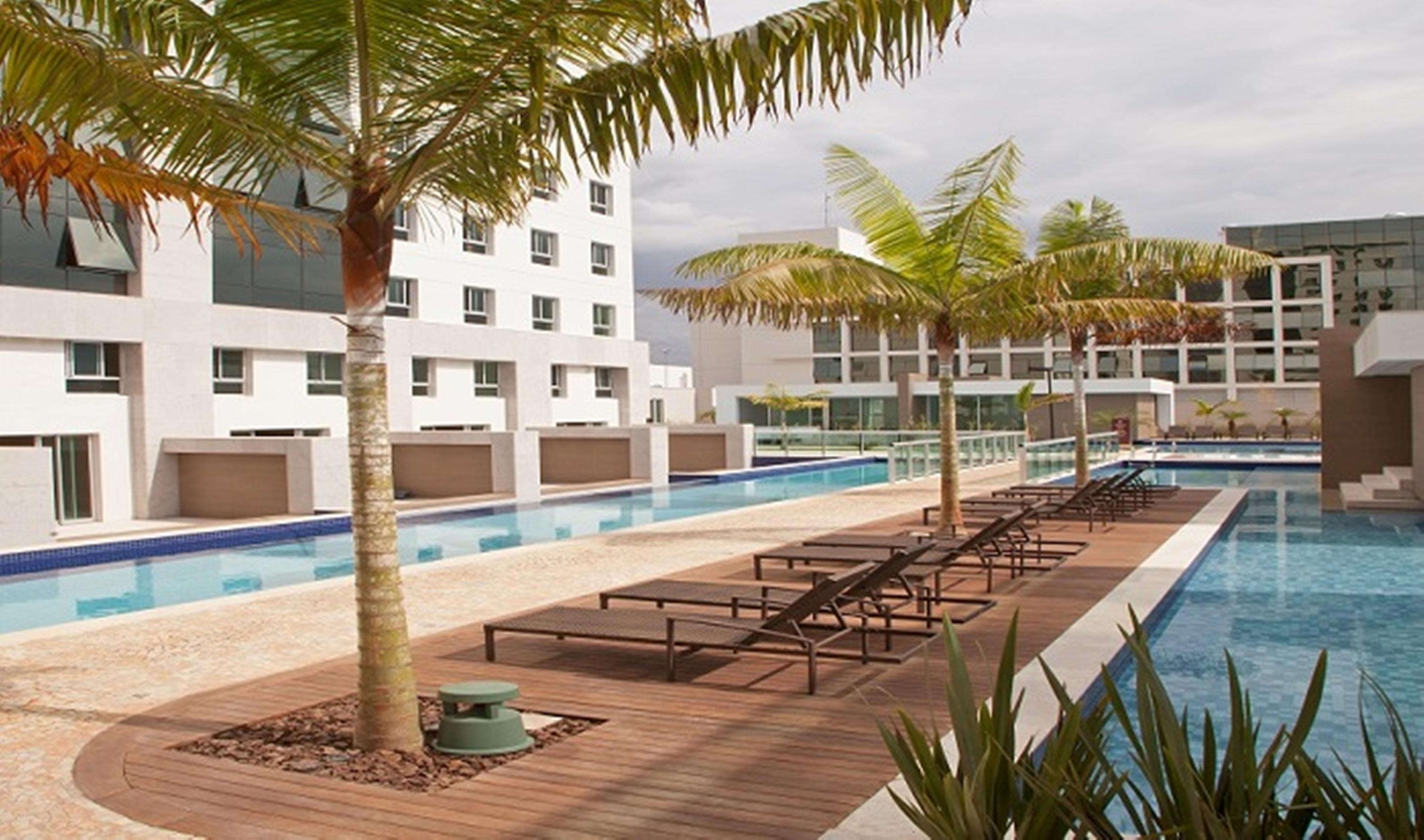 Jade Hotel Brasilia Candangolandia Экстерьер фото The swimming pool at the hotel